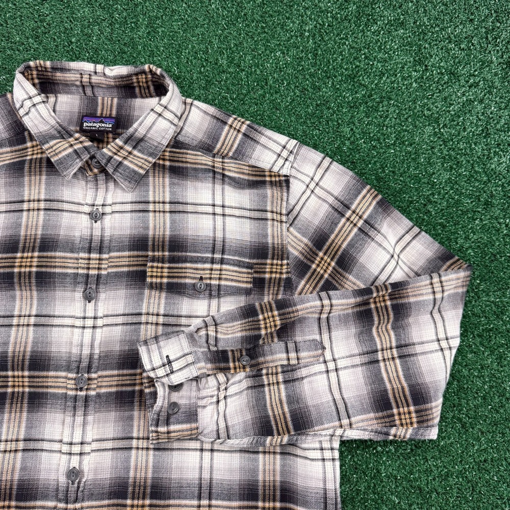 Patagonia Men's Lightweight Fjord Flannel Shirt Size Large Plaid Black Yellow
